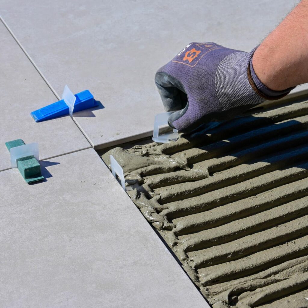 precyzyjne układanie płytek w łazience przez glazurnika budomax częstochowa